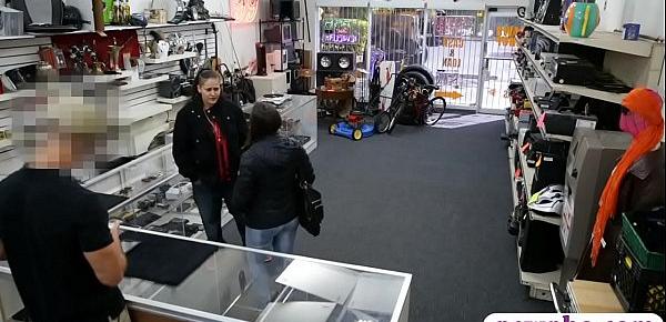  Two women try to steal at the pawnshop